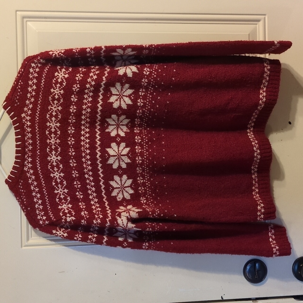 Stay Cozy and Chic with Croft & Barrow's Winter Polar Bear Fair Isle Sweater - Picture 8 of 16